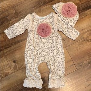 Peaches n Cream outfit and hat